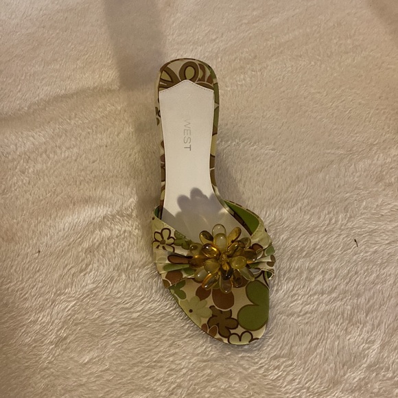 Brand new shoes, worn only once. - Picture 2 of 4